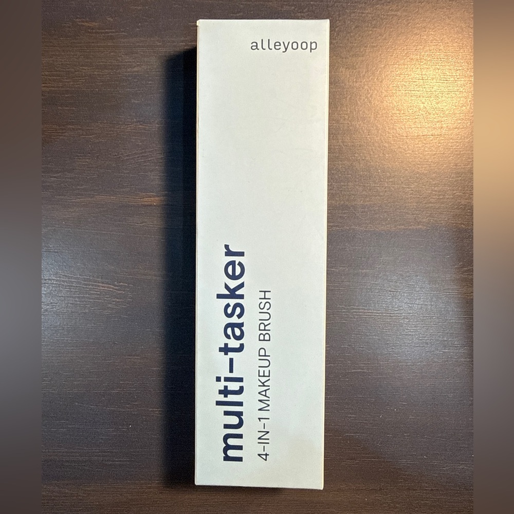 alleyoop Multi-Tasker 4-in-1 Makeup Brush — White